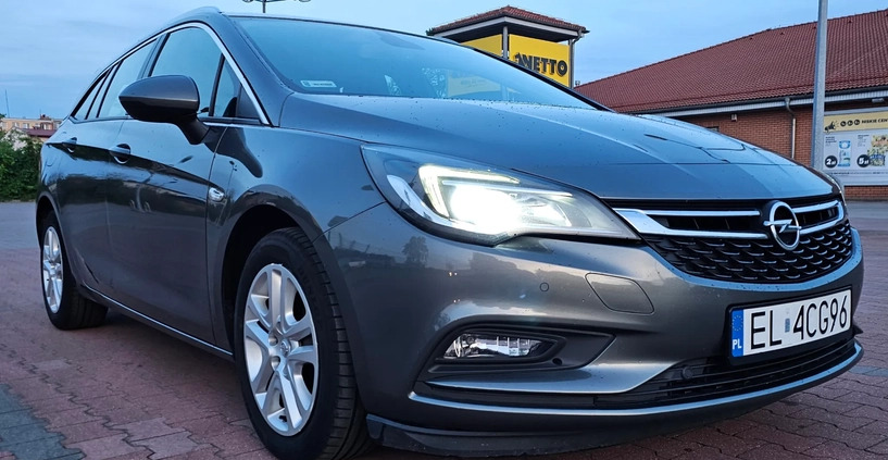 Opel Astra cena 40300 przebieg: 127089, rok produkcji 2018 z Łask małe 529